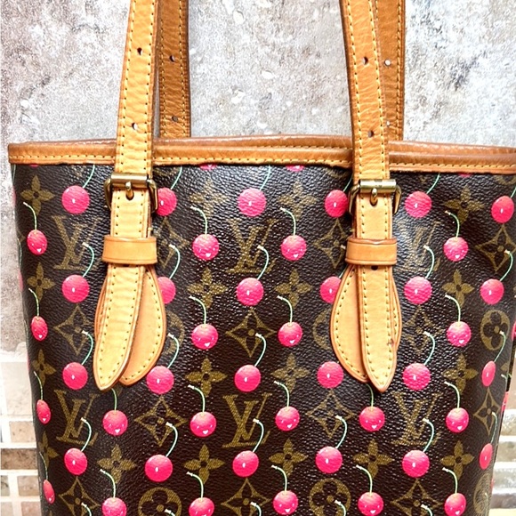 ✨🍒Louis Vuitton Petite Cherry Bucket Bag Cherries Murakami Monogram Cherry 🍒✨ - Picture 4 of 15